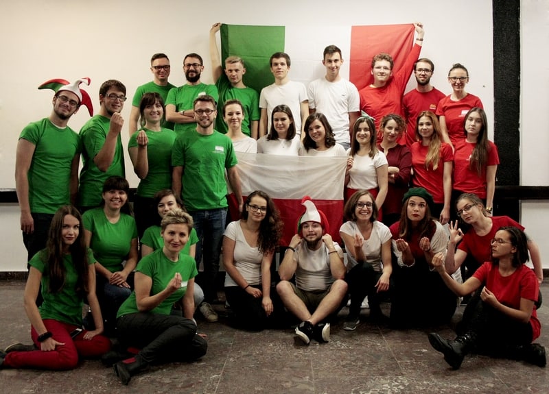 Akademicki chór UG w kolorach włoskiej flagi